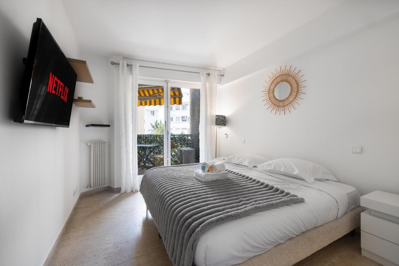 Reine Astrid Palm Cannes
